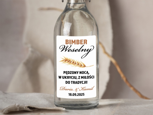 Dekoracyjne etykiety na bimber weselny – eleganckie i trwałe
