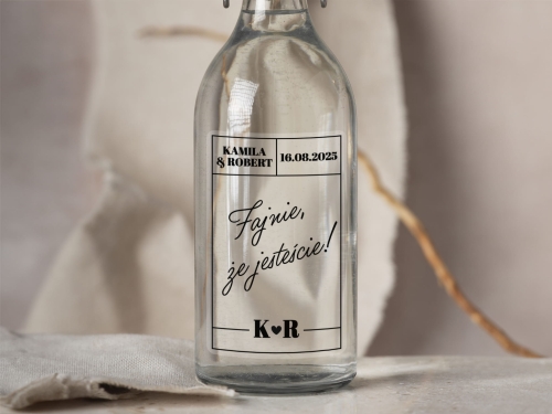 Stylowe etykiety ślubne na alkohol – prosty i elegancki projekt